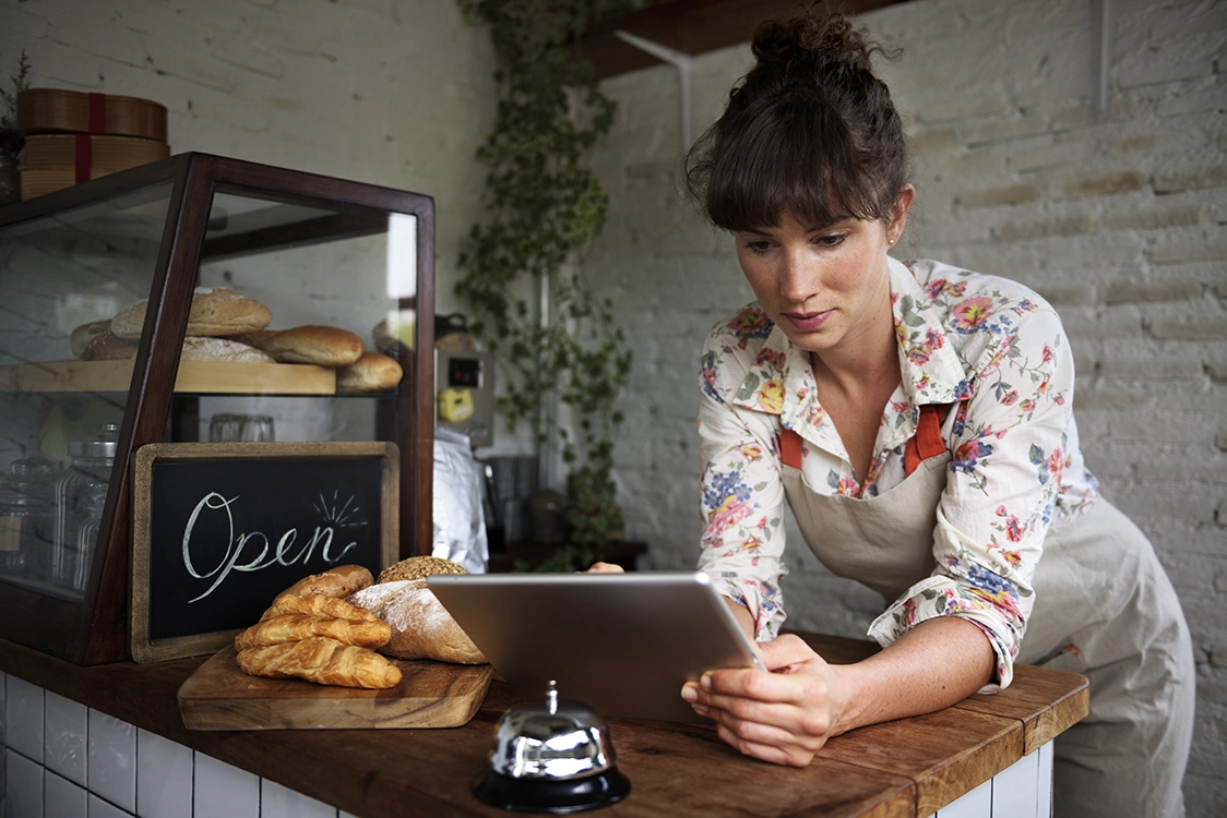 Women using tablet in small business cafe - Image by Rawpixel on Freepik
